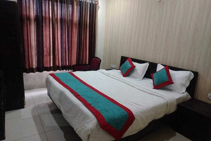 Room 13 of 84