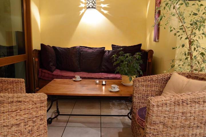 Lobby lounge