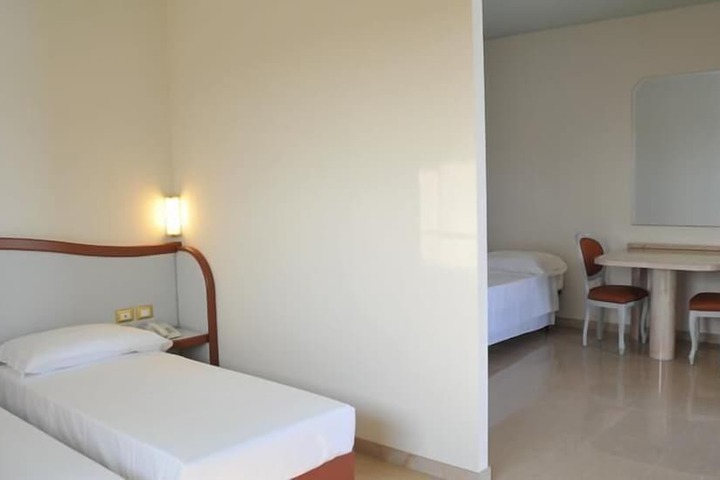 Room 6 of 23