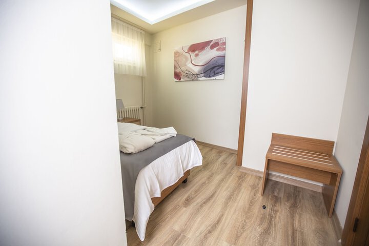 Room 16 of 33