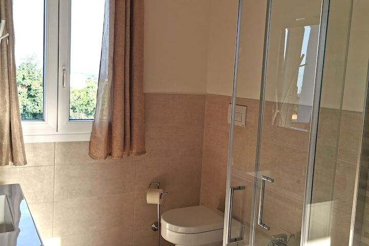 Room 51 of 87
