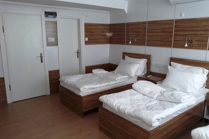 Room 12 of 73