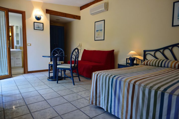 Room 14 of 94