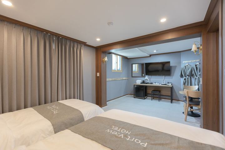 Room 9 of 27