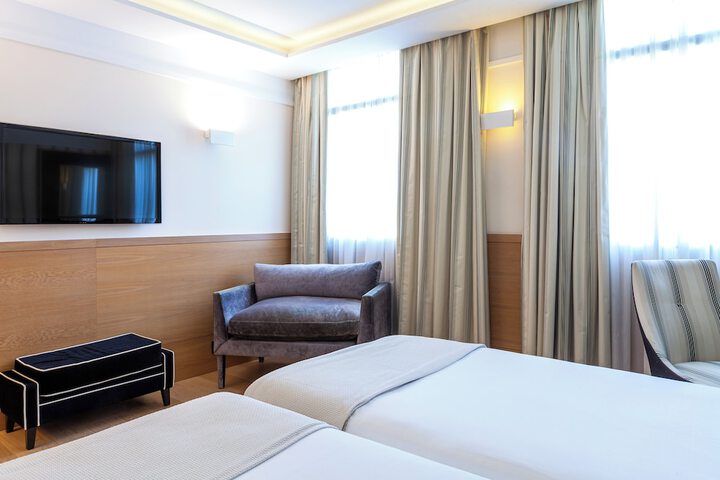 Room 10 of 65
