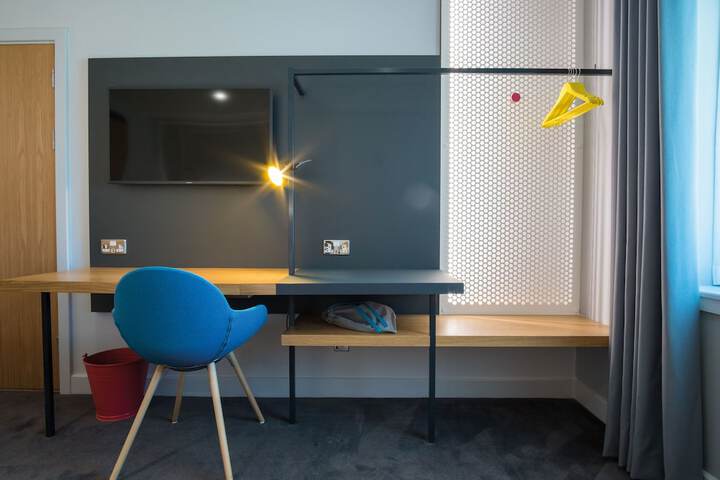 Room 12 of 32