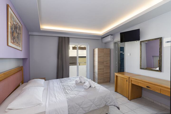 Room 2 of 25