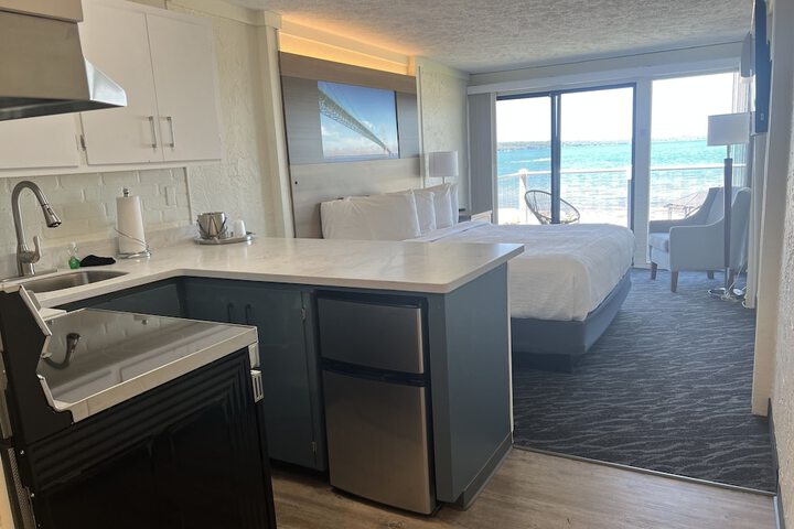 1 King Bed Beach View Balcony (20 of 34)