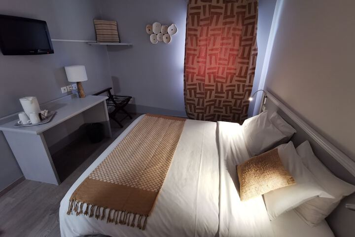 Room 9 of 34