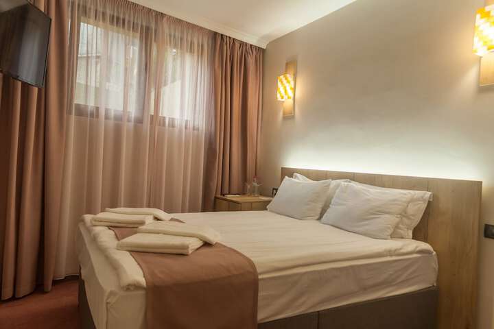 Room 4 of 50