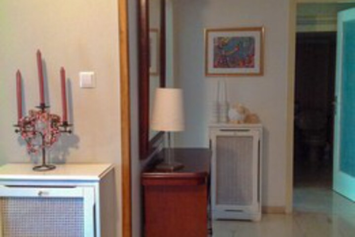 Room 8 of 9