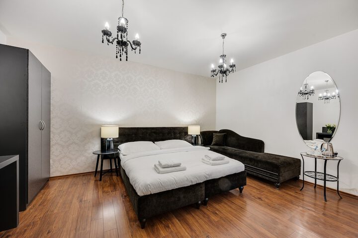 Room 2 of 48