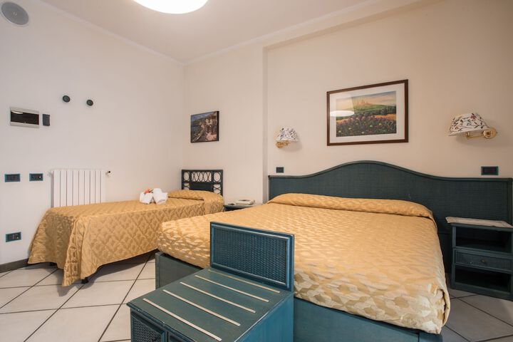 Room 32 of 100