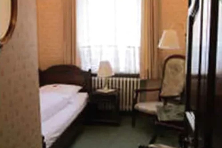 Room 3 of 13