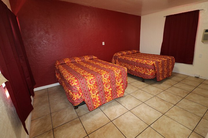 Room 8 of 38