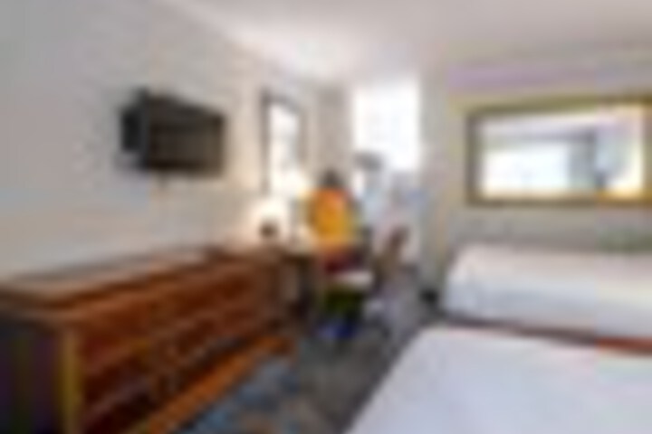 Room 152 of 549