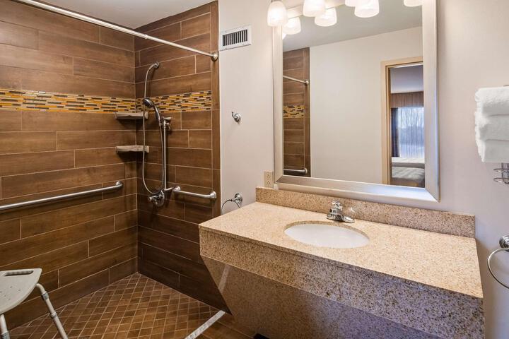 1 King Bed Microwave and Refrigerator Flat Screen Television High Speed Internet Accessible (7 of 15)