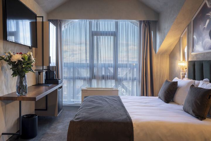 Room 95 of 254