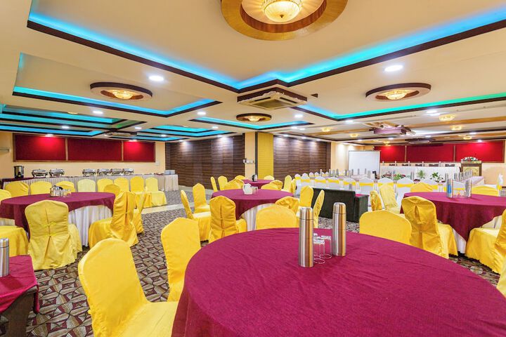 Ballroom/Hall 34 of 40