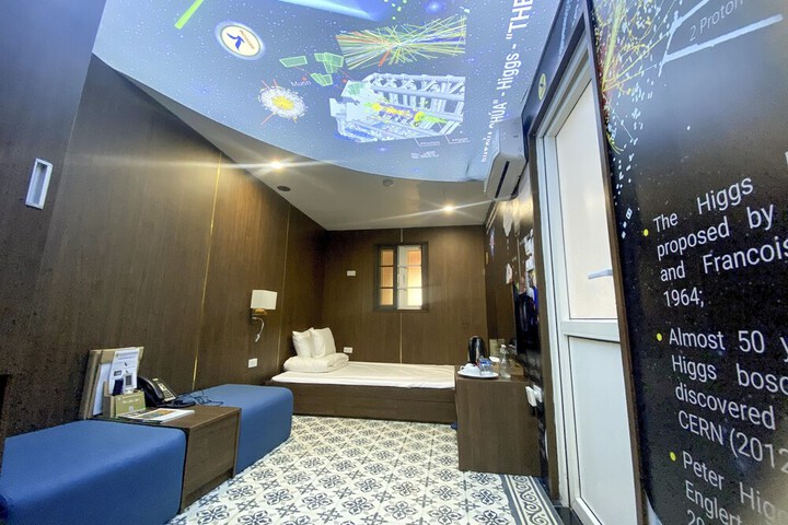 Room 44 of 242