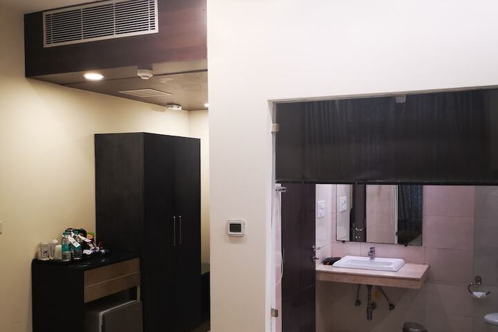 Room 62 of 98
