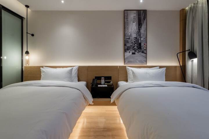 Room 12 of 43