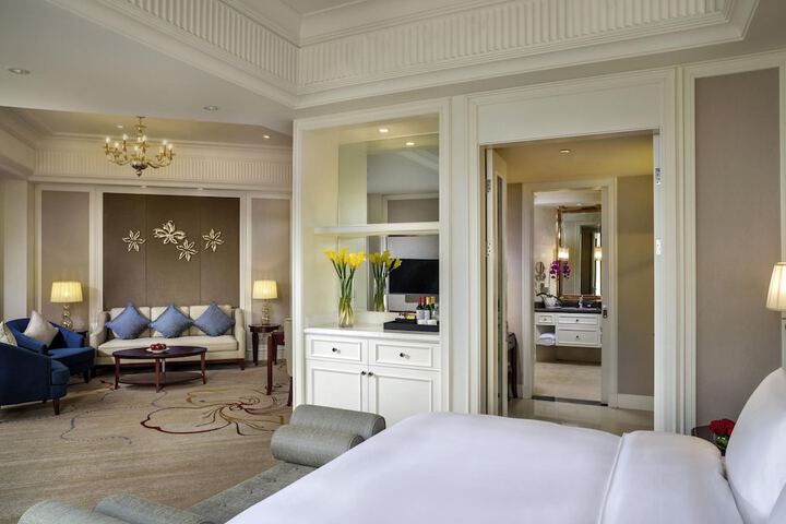Room 6 of 74