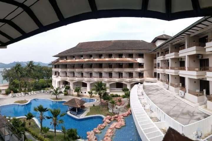 Hotel with Pool