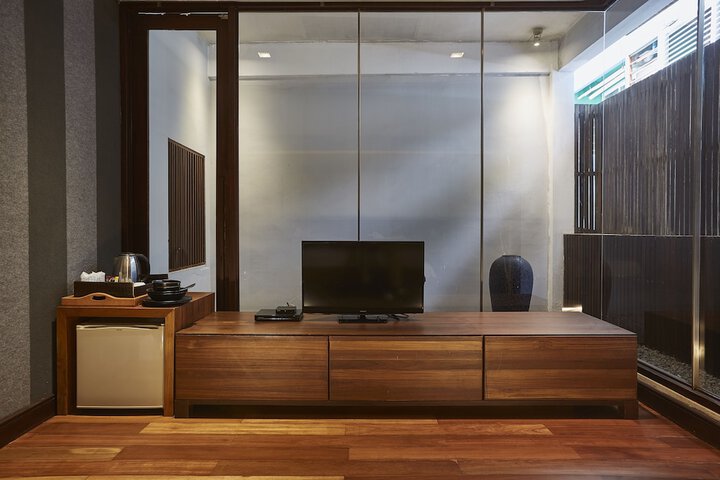 Room 27 of 50