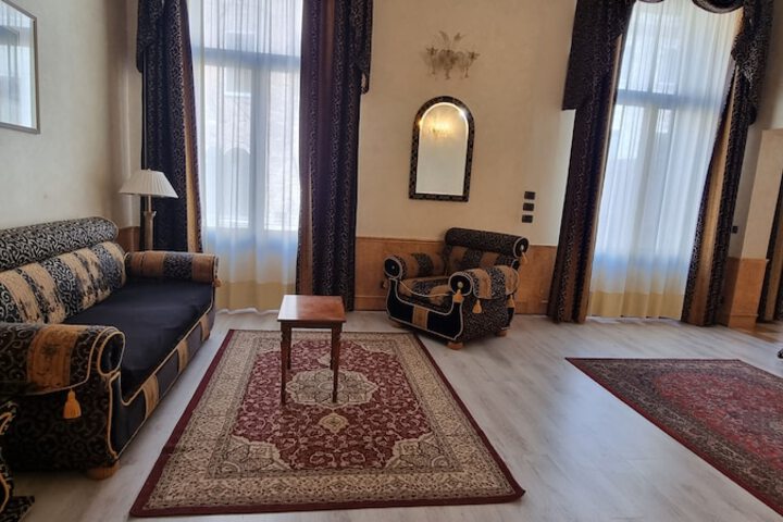 Room 11 of 16