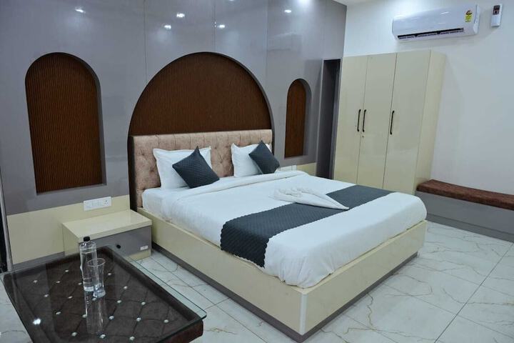 Room 8 of 24