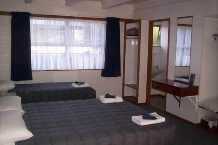 Room 13 of 27