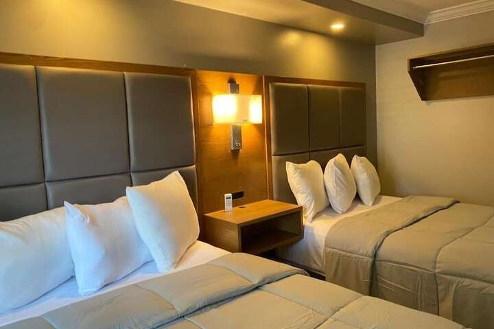 Double Accessible King Size Bed (3 of 22)