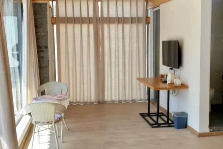 Room 4 of 15