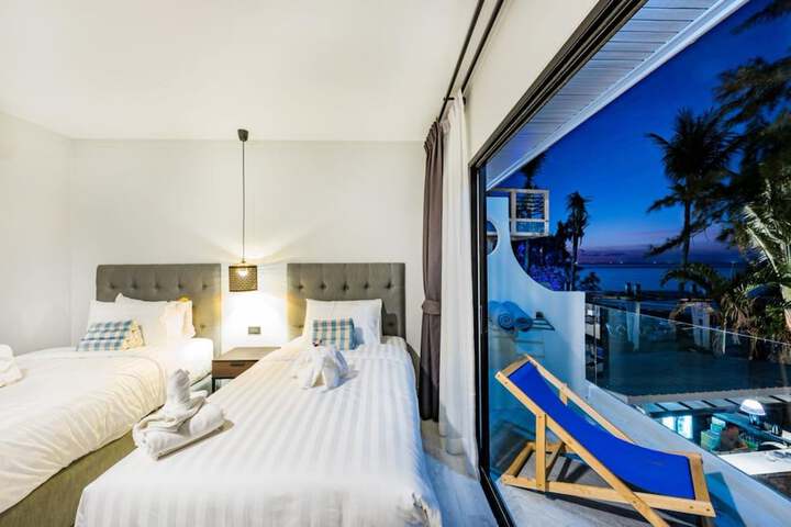 Room 8 of 34