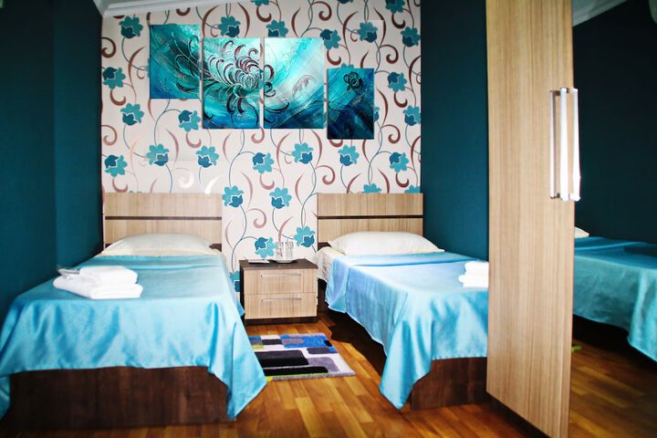 Room 28 of 102