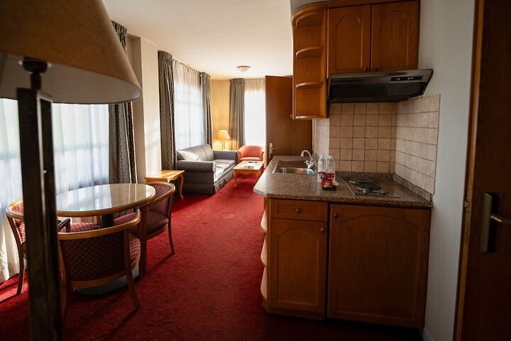 Room 22 of 38