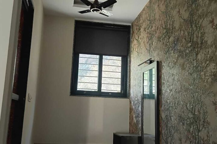 Room 10 of 28
