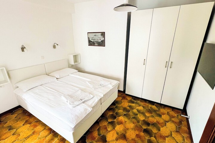 Room 17 of 68