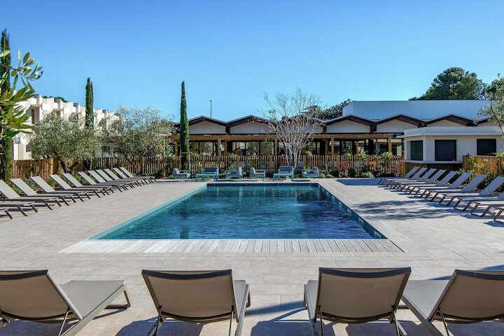 Hotel with Pool