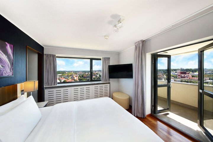 Room 19 of 165