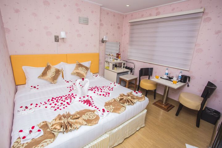 Room 17 of 40