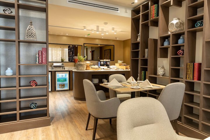 Lounge 124 of 157
