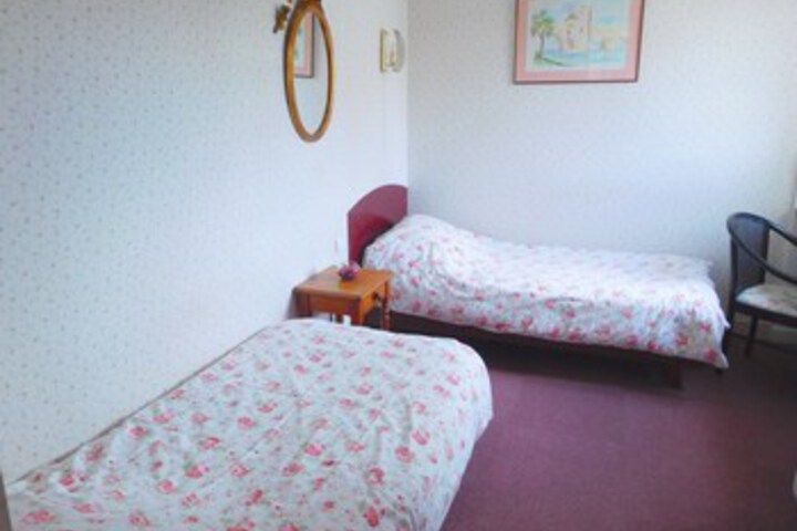 Room 10 of 32