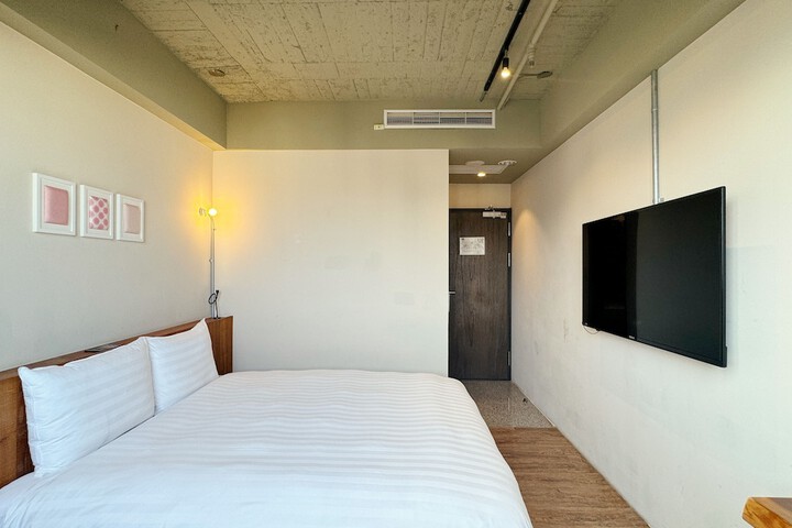 Room 12 of 65