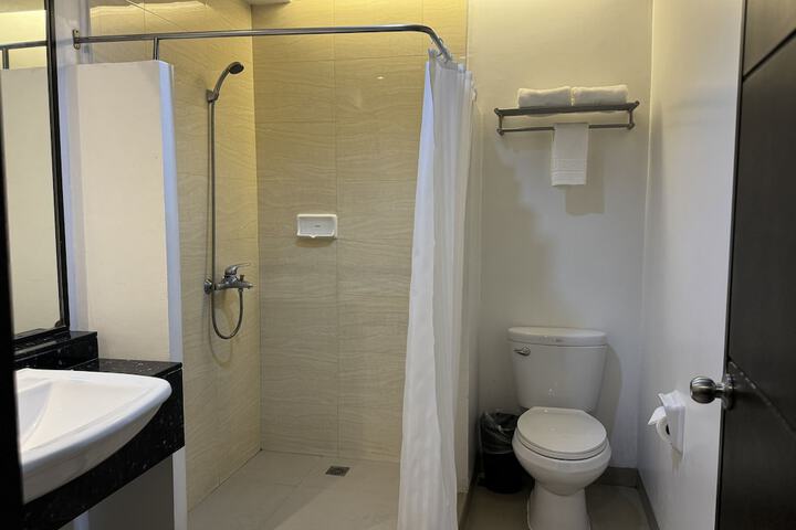 Room 43 of 69