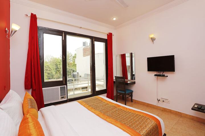 Room 9 of 15