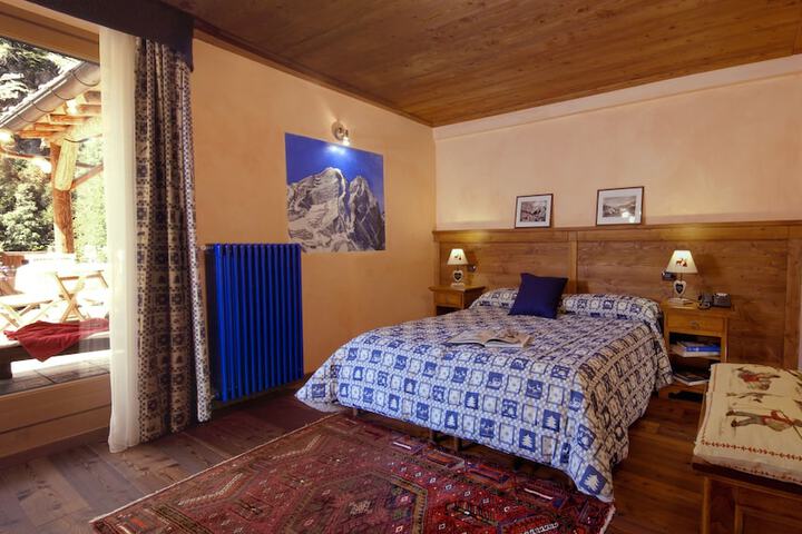 Room 8 of 121