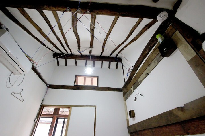 Room 17 of 76