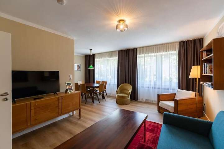 Room 4 of 10